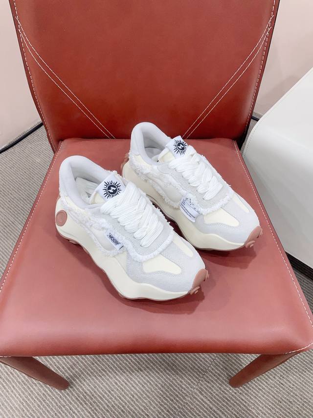 男码+10 Heyday X Vessel联名新款 24Ss 秋冬新款 情侣款 休闲鞋 大波浪”的造型，复古与时尚并存 中底采用 Eva轻量化材质，提供缓冲减重