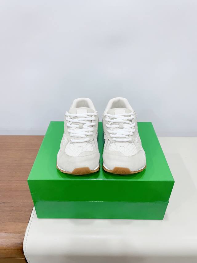 男码+10 王一博同款最新火爆款 情侣款 Bottega Venet* Bv24全新 Orbit设计师谢幕款 休闲 运动鞋，焕然新型写意纯粹无束，注色现代符号，