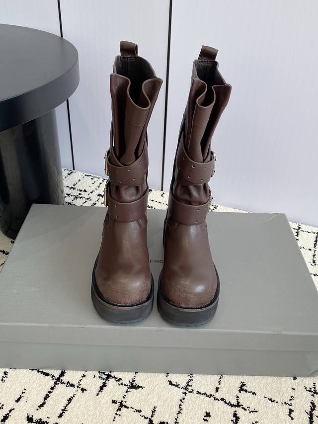 出厂 ，Balenciag#巴黎世家毒液男女款早春高帮马丁靴骑士靴 年度最佳鞋王～四季可穿 历时2个月开模制作，Zp细节还原度极致 专柜刚上就心心念念必入款～Y