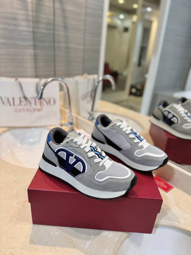 Valentino专柜同步Vlogo Pace低帮运动鞋情侣款 专业高端，完美复刻，品质一流！ 全部采用原版1:1材料制作，独家开模！ 面料高丝光牛筋 Eve组