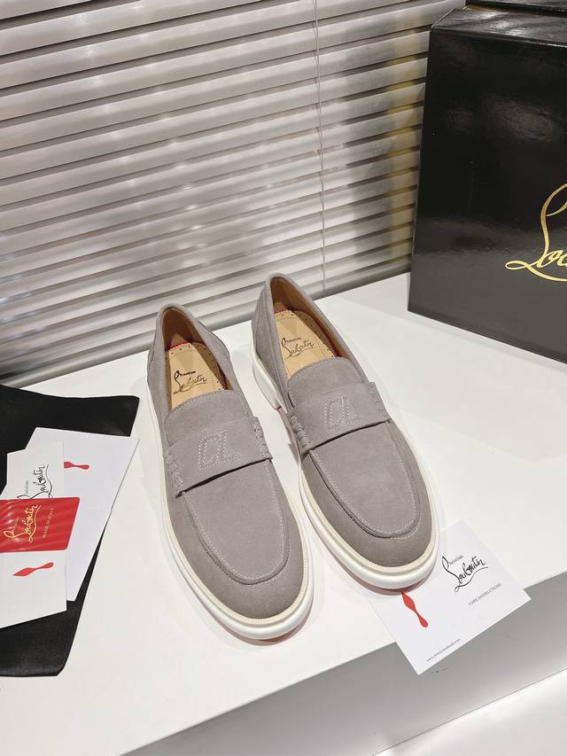 轮胎底乐福灰羊京 顶级版定制 无论是楦型、面料、钻、钉、内里、大底、都尽可能的接近Zp 鞋底原厂特供原版底 内里进口水染牛皮 私人定制时间3-7天左右 Size