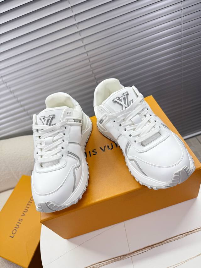 Lv Run Away Maxi 最新情侣款运动鞋，老爹鞋，胖丁鞋 简约舒适胖丁运动鞋，瞩目 Lv 字母标注鞋侧，轻盈减震Pu发泡底点缀 Vuitton 标识，