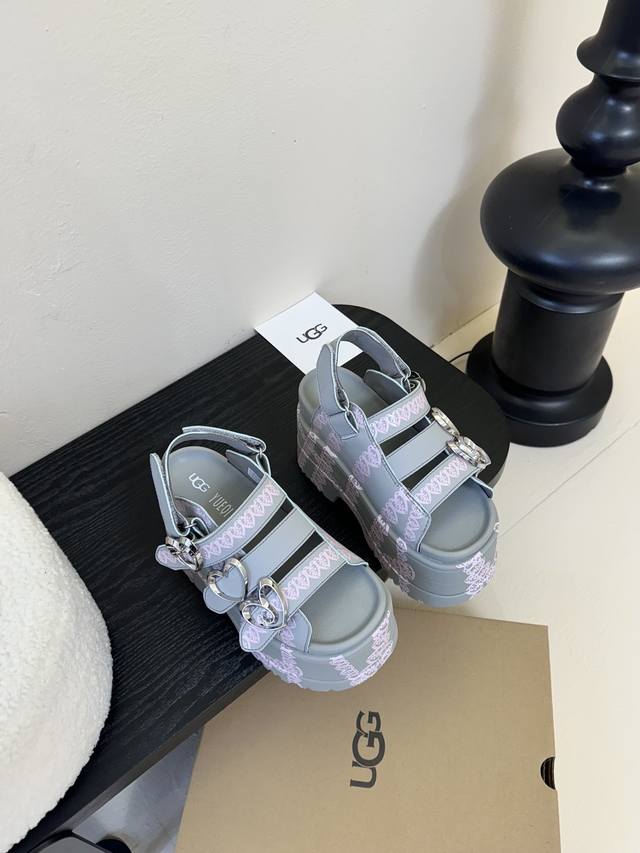 印花 光面360 Ugg新款厚底小网红凉鞋，小胖丁嘟嘟拖 单鞋 配刺绣百搭时尚！一次成型11Cm大底防滑耐磨 Size：35-40