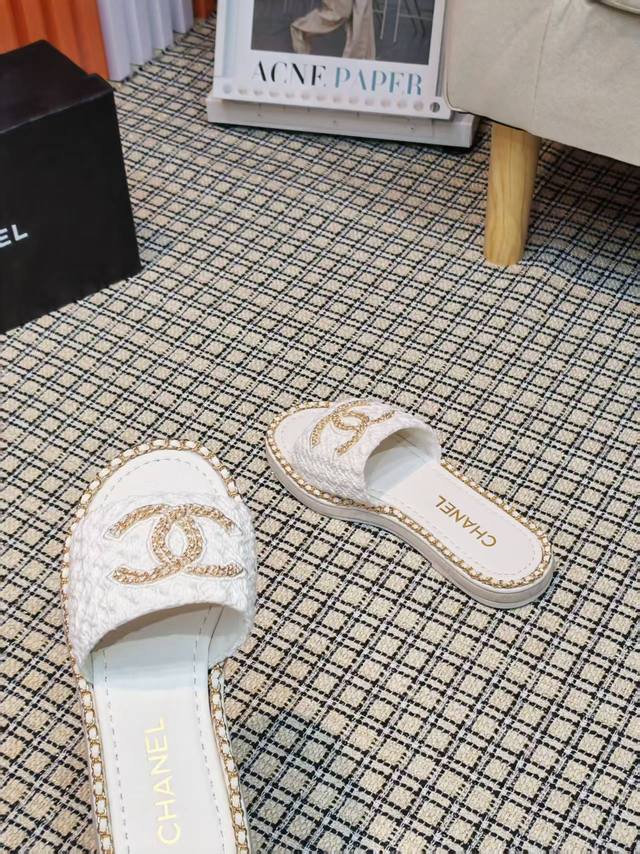 Chane*｜小香25C春夏新品度假 厚底链条双C拖鞋 这一季度假凉拖系列真的超美！ 搭配链条双C五金装饰 简约百搭 上脚超级美的 怎么看怎么好看 Go 材质：