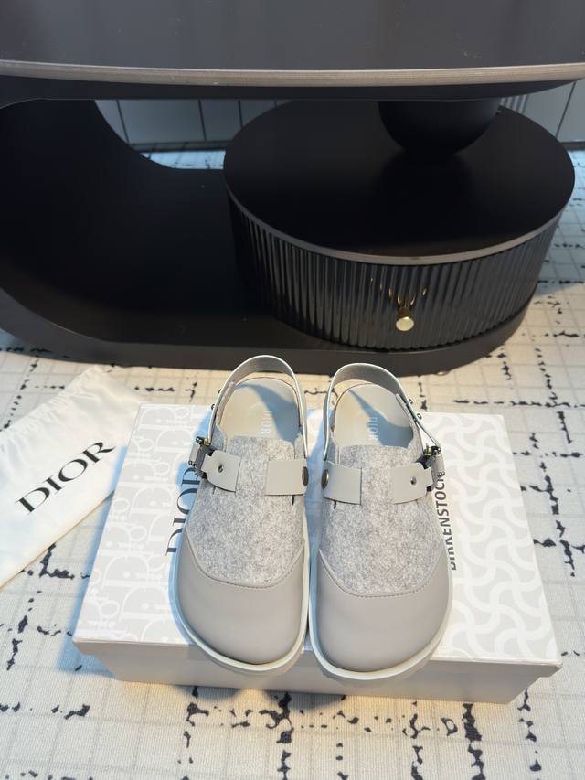 Birkenstock X Dior情侣款全球限量联名款 联名单品重新诠释 Tokio 穆勒鞋和 Milano 凉鞋这两款勃肯标志性单品，将实用功能与优雅风范相