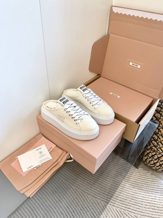 出厂价P 、 Miumiu代购级 新款25A帆布运动鞋 这双鞋那么火是有道理 真心太舒服了 属于舒适与美貌与百搭并存的一款鞋 轻松暴走一两万步毫无压力 原版开发