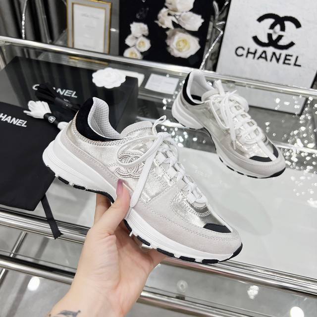 Chanel官网同步2025新款高版本香奈儿顶级休闲鞋系列__________________ 春秋季香家必备爆款，女神系列，拥有香家特色优雅名媛气质，超级耐看