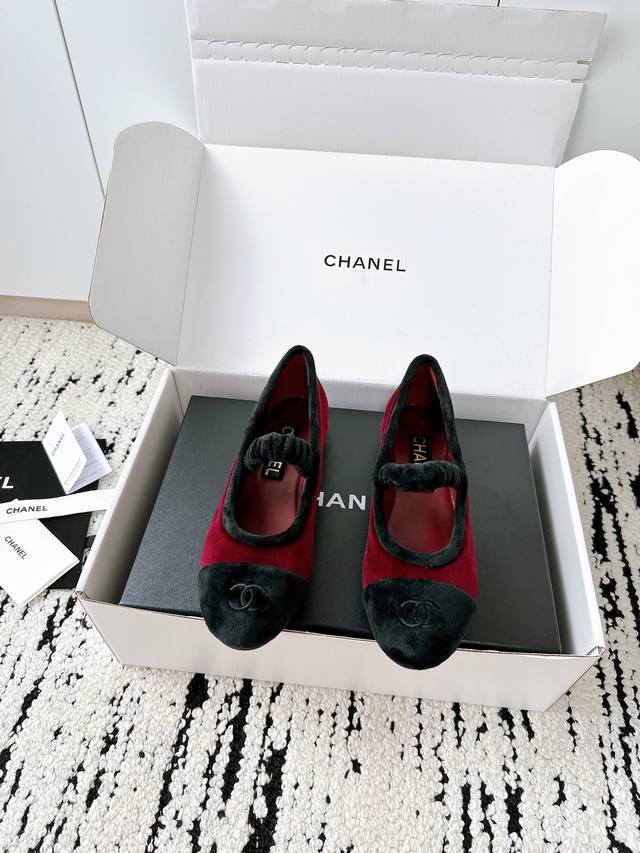 Chanel 香奈儿25 A夏季新款玛丽珍｜专柜正品级｜高级感拉满** 终于等到你！ **香奈儿25 A夏季新款玛丽珍** 登陆发售啦～ 专柜原版1:1开发，*