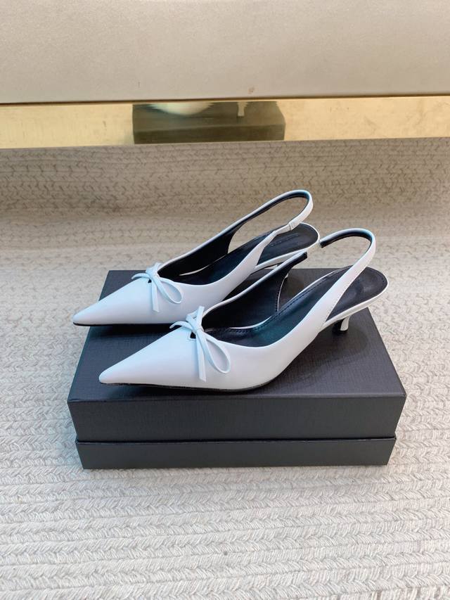 Balenciag*Ss25新款蝴蝶结后空凉鞋 材质 鞋面：进口真丝面 进口牛皮 内里：进口羊皮里 大底：真皮大底 码数：35-39 34、40定做不退不换