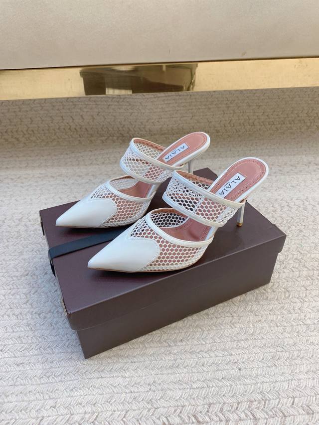 Alaia Ss25新款心型网面凉鞋 原版套楦 顶级品质 材质 鞋面：进口定制面料 垫脚：进口羊皮里 大底：原版注塑真皮大底 跟高：拖鞋9Cm、凉鞋5.5Cm