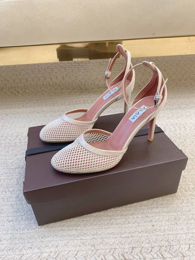 Alaia Ss25新款网面环带中空凉鞋 原版套楦 顶级品质 材质 鞋面：进口定制面料 垫脚：进口羊皮里 大底：原版注塑真皮大底 跟高：9Cm 码数：35-39
