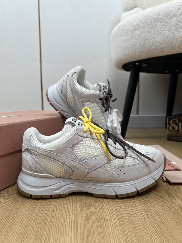 Miumiu缪缪 2025 Miu家2025春夏新品 专柜最新爆款做旧拼色厚底休闲鞋系列 时尚 简约高级 随意搭配 上脚非常轻便舒适 今年主推款 时尚 简约高级