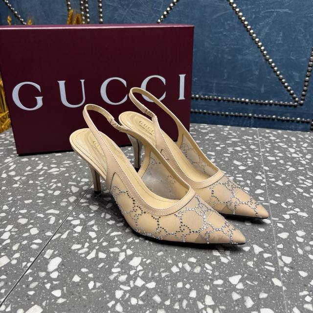 Gucci 古驰系列高跟女鞋 原版1：1开发，精心调制的鞋楦，真丝，网料皮料 特殊材 真丝料按原版开发.扣件细腻到无可挑剔！ ①鞋面：网料烫钻 ②内里：羊皮 ③