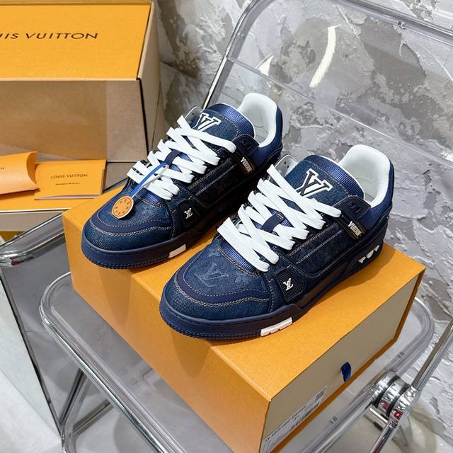 情侣码# 顶级代购版本 Lv Trainer 情侣限定系列休闲运动篮球鞋 颜值担当 上脚帅炸，每个颜色都是巨巨巨好看！潮人必备单品 原版订制压纹粒面小牛皮 非市