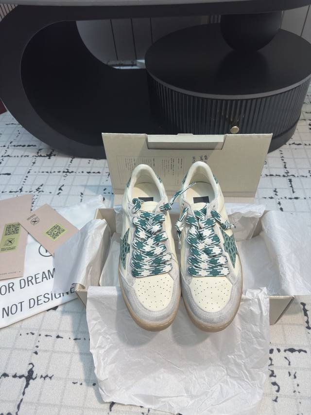 顶级版本 Ggdb~~Golden Goose Deluxe Bran D# 全网最好版本不服来比 # Ggdb Snerkers系列~~火红程度上怼小白鞋，下