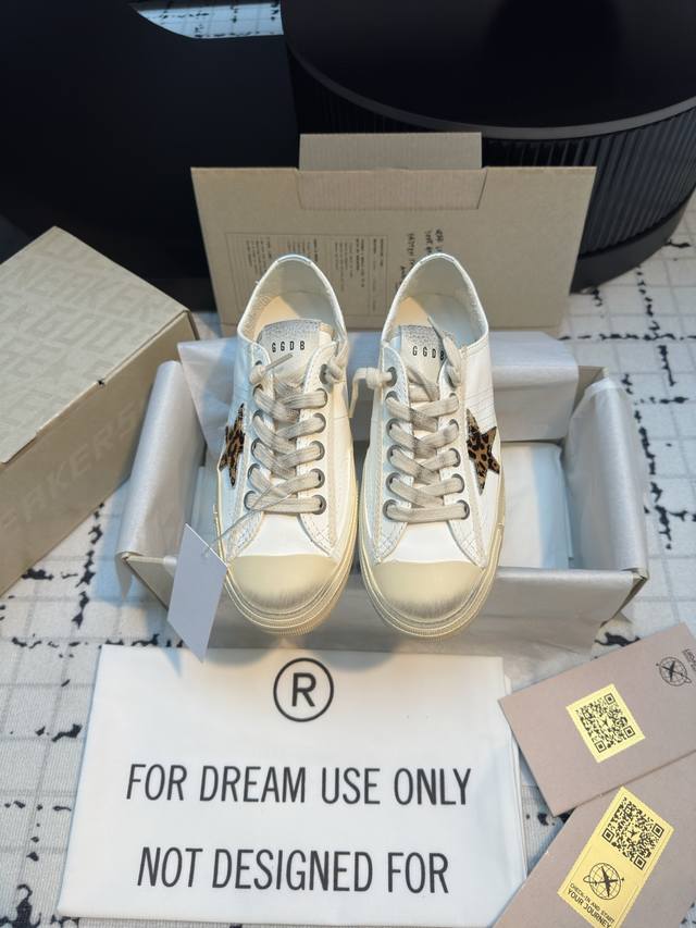 顶级版本 Ggdb~~Golden Goose Deluxe Bran D# 全网最好版本不服来比 # Ggdb Snerkers系列~~火红程度上怼小白鞋，下
