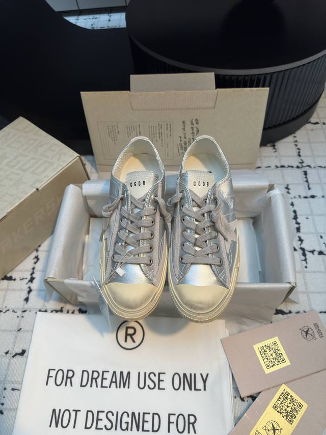 顶级版本 Ggdb~~Golden Goose Deluxe Bran D# 全网最好版本不服来比 # Ggdb Snerkers系列~~火红程度上怼小白鞋，下