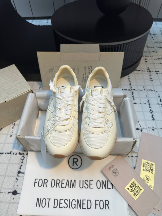 代购级 Ggdb／Running Sole Ss新款运动休闲鞋！ Space非常时尚的运动鞋，上脚超级舒适百搭～ 随意搭配牛仔裤‘休闲裤都好好看～潮人必备单品
