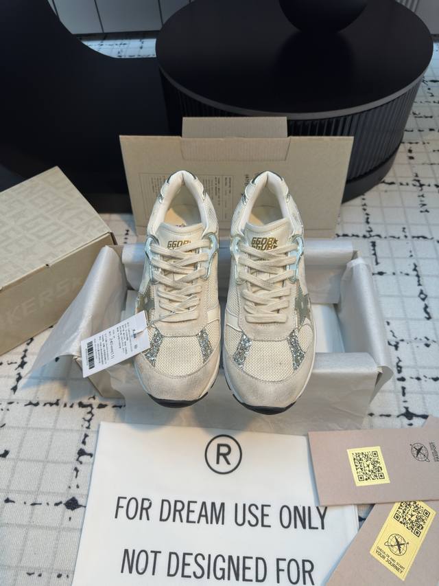 顶级版本Ggdb~~Golden Goose Deluxe Bran D# 全网最好版本不服来比 # Ggdb Snerkers系列~~火红程度上怼小白鞋，！明