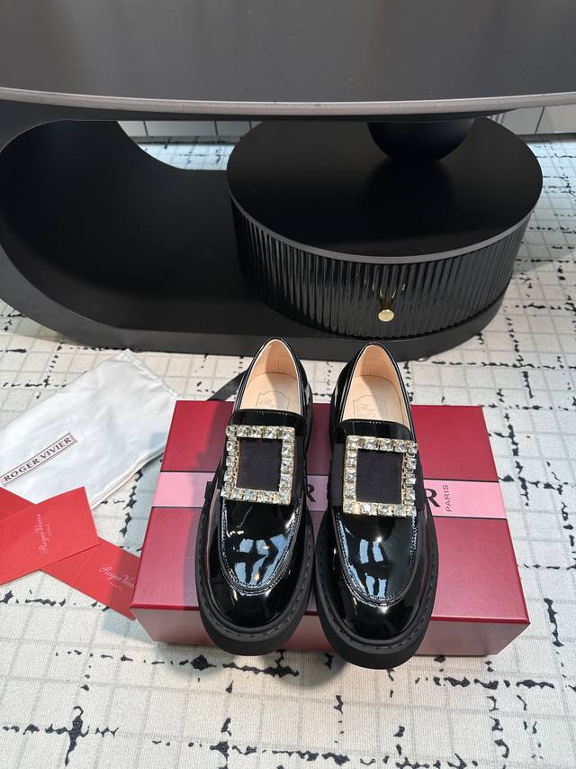 新款厚底乐福鞋 代购品质～出入无压力～品质非常牛逼～升级！升级一直年年再升级～非常轻盈舒适～日常随心混搭任何服饰～搭配裙子 裤子 都超级耐看～不失优雅～永不过时