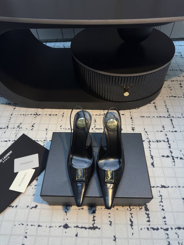 Saint Laurent 25Ss Ysl 尖头后空高跟鞋单鞋 上脚特别稳，超跟脚，放心入！鞋跟是重新开模定制的，独家的鞋跟，高度与正品一致区别各种不对版！高