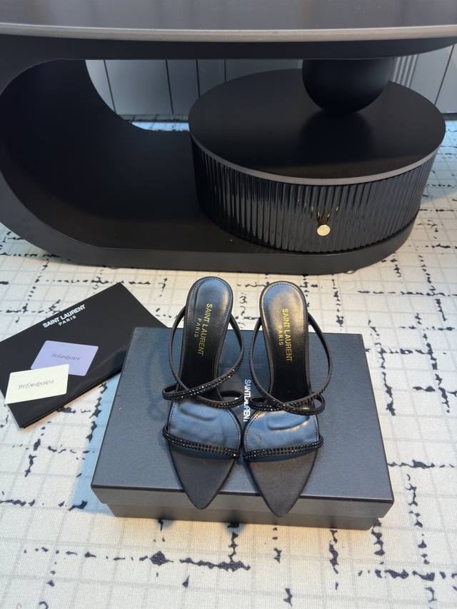 Saint Lauren* Ysl 杨树林新款水钻高跟交叉凉鞋 小姐姐的美丽尤物高跟鞋 优雅迷人性感 女人味十足 鞋面真丝超闪水钻 内里垫脚羊皮 意大利真皮大底