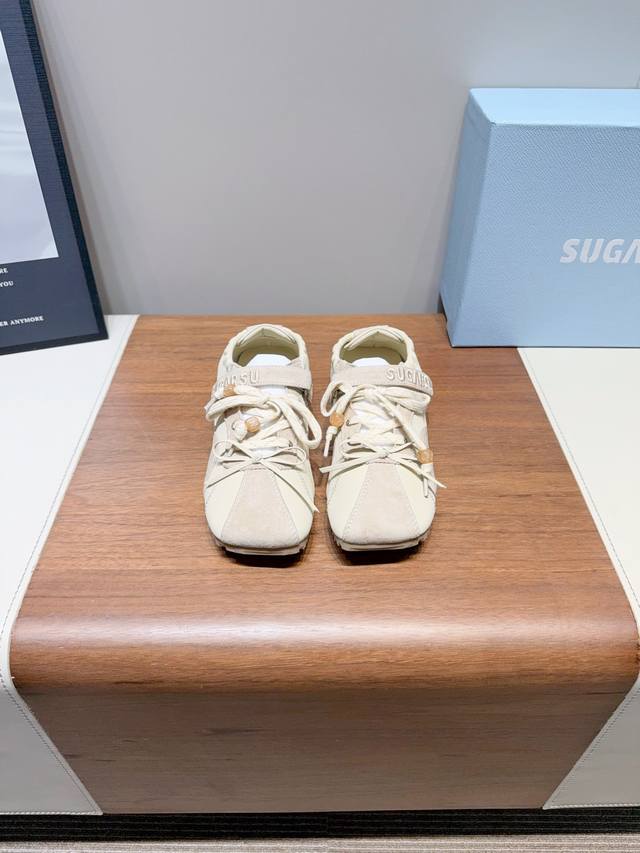 Sugars- 小众潮牌 25Ss春夏新款 蓝屿系列 玛丽珍 德训鞋 芭蕾舞鞋超舒服小众设计师品牌度假德迅鞋，奶油般的雾面羊皮与阳光般的暖黄交织在夏日的微风中轻