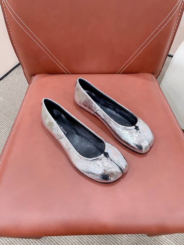 已认证 Maison Margiel*玛吉拉Mm6 独家新品最高版本买手代购1:1完美复刻 猪蹄平底分趾Tabi凉鞋单鞋 原版开模双层真皮鞋底 原版套楦鞋型很大