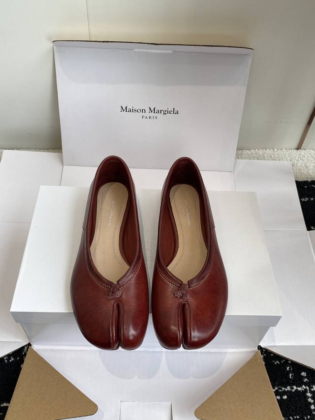 东莞代购级 官网同步盒包装 Maison Margiela Mm6马吉拉 25Ss新款 重工马皮水洗 分趾鞋 Tabi分趾鞋 芭蕾舞鞋 原版开模双层真皮鞋底 原