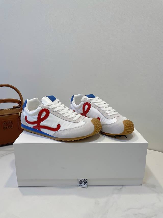 饰扣15 Loeve 罗意威 爆款 火爆全球潮男潮女必备单品 Size 35-45 原盒包装配件