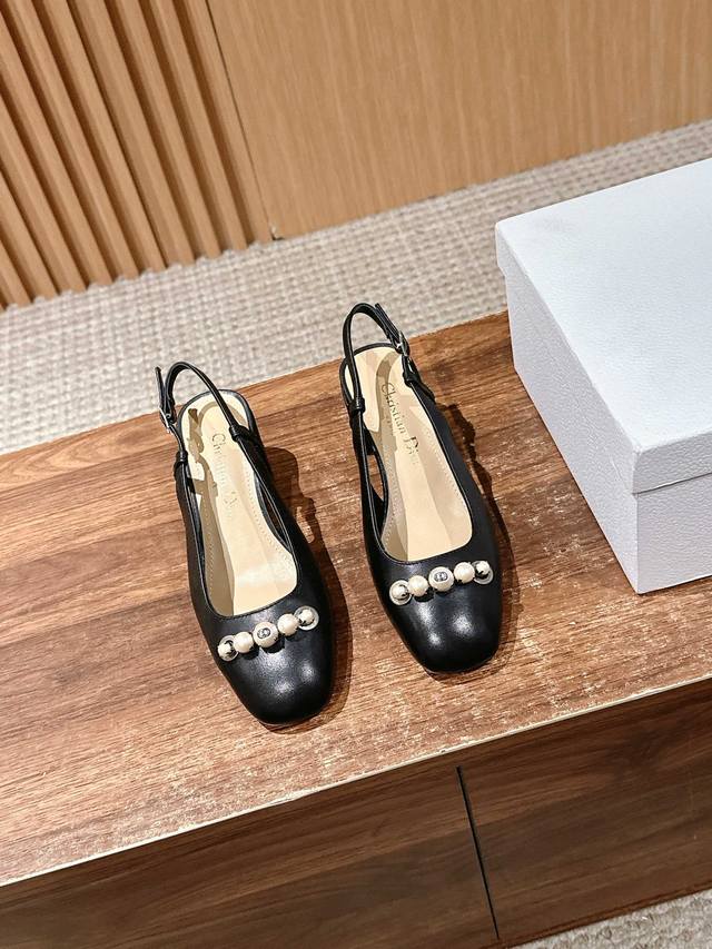 迪奥春夏新款玛丽珍凉鞋 Cd字母Logo珍珠扣粗跟女鞋 跟高:5.5Cm Size：35-39 40 41定做不退换
