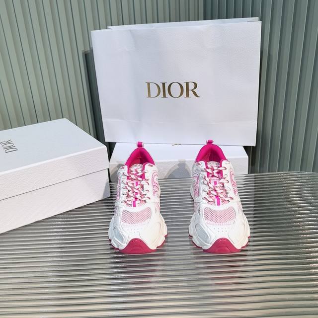 最新爆款 明星款 主推爆品 全新发售的迪奥 Dior Chrono 新款休闲运动鞋跑鞋老爹鞋 真的酷毙了，未来感十足原版完美复刻！全对版材质 模具！！35-40