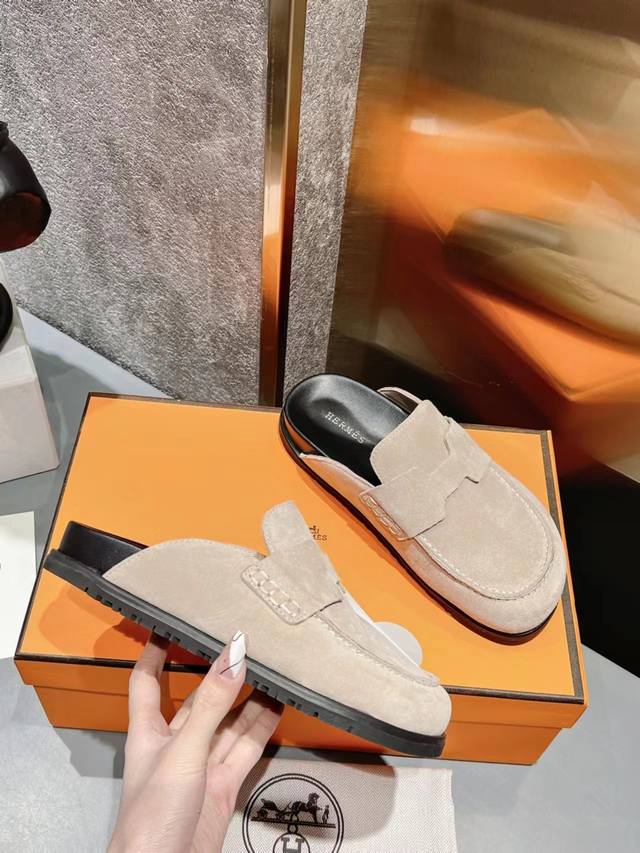 H家 爱马仕 码数：男39-44 45 定做 女35-40 41 定做 Hermes爱马仕最新情侣款呆萌勃肯拖鞋 夏天真的太需要百搭拖鞋了，怎么搭配都好看，随意