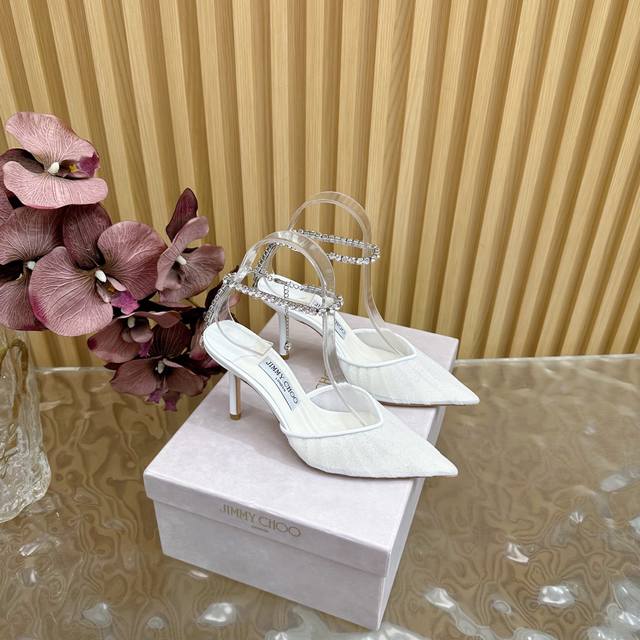 Jimmy Choo 吉米周经典钻石链条 网纱尖头高跟拖鞋 超绝的水晶鞋 美到移不开视线 鞋型做的非常秀气 不会过分窄长 内部空间很足 让脚趾能足够的放松 水钻
