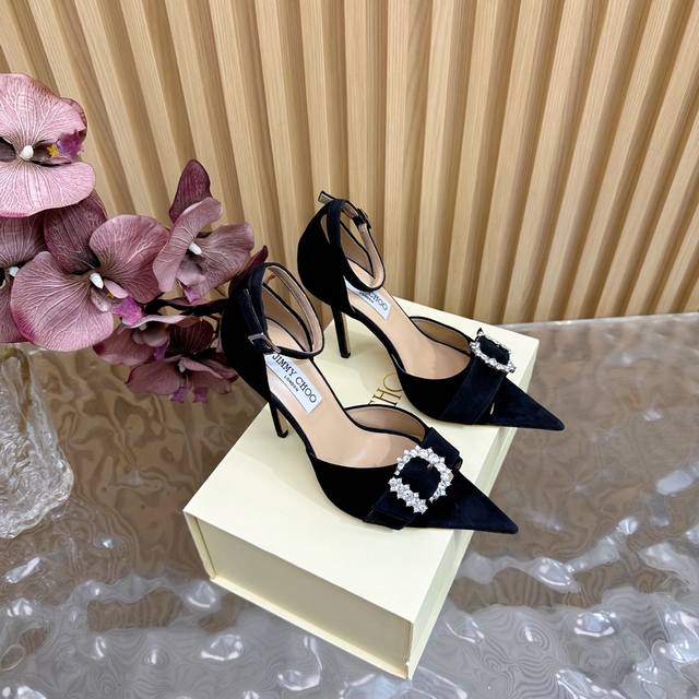 2025Ssjimmy Choo 晚宴高跟凉鞋 单鞋 顶级版本 澳大利亚尖头 圆头系列、简直是美上天了，爱上优雅、爱上俏皮的未来感，光看一眼便想马上拥有，但一双