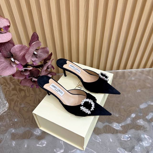 2025Ssjimmy Choo 晚宴高跟凉鞋 单鞋 顶级版本 澳大利亚尖头 圆头系列、简直是美上天了，爱上优雅、爱上俏皮的未来感，光看一眼便想马上拥有，但一双
