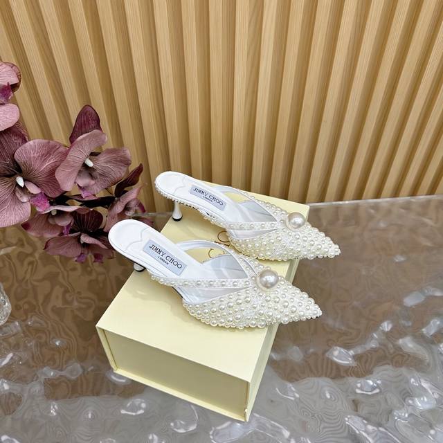 2025Ssjimmy Choo 晚宴高跟凉鞋 单鞋 顶级版本 澳大利亚尖头 圆头系列、简直是美上天了，爱上优雅、爱上俏皮的未来感，光看一眼便想马上拥有，但一双
