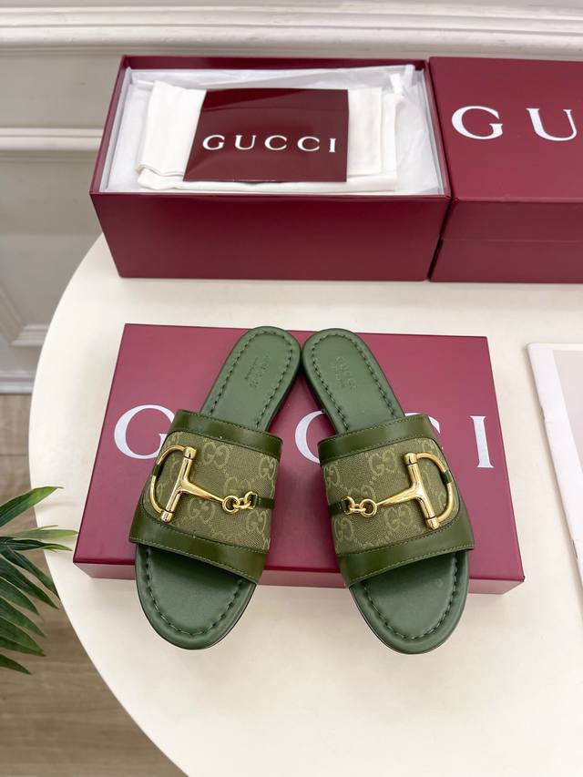 Gucci 古驰 25 G家 主打系列终于面世，狠货值得期待！原有的经典 创造新设计 Bs新款 经典老花D字马衔扣平底拖鞋 代购级别！高级感十足！国内外博主刷爆