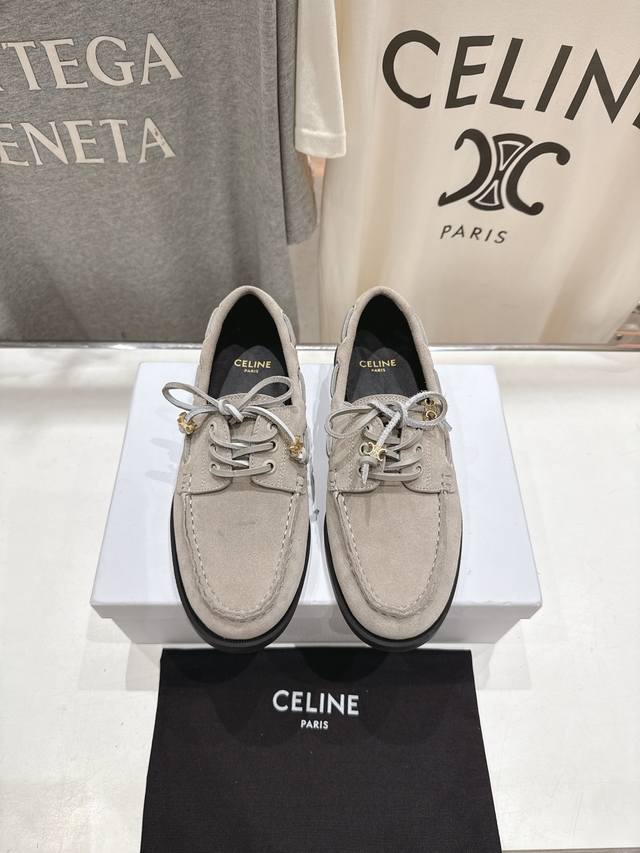 高版本出厂 Celine*赛琳2025Ss新款平底复古轻便乐福鞋驾车鞋 网红爆款来袭！各大网红抢先体验、Celine网红Ins种草神器、非常复古风、气场十足单品