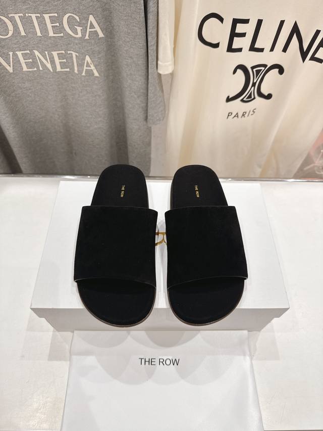高版本出厂 The Row 2025Ss夏季爆款简约平底拖鞋 非常舒服的平底夹脚拖鞋，极简设计理念，版型显瘦好穿颜值与实用性并存 鞋面：原版定制头层牛皮 内里：