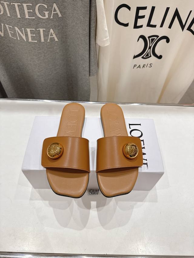 高版本出厂 Loewe 罗意威2025 Ss新品复古风平底沙滩拖鞋～小红书、外网火爆款 最近大热的一款拖鞋 超级可爱 时髦精绝对不能错过的必入款，没有任何繁杂装
