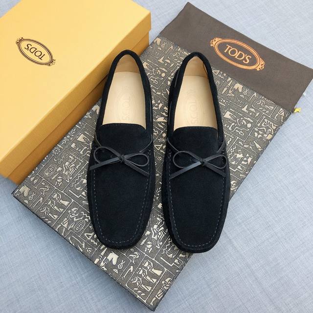 Tods 男士豆豆鞋 专柜同步新款 高端品质 磨砂皮杏色牛里.原版包装。黑色，尺码38-45。