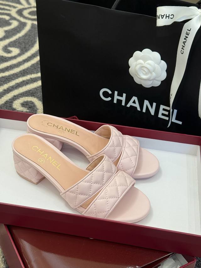 顶级品质 Chanel Ss25 蜜儿拖鞋 凉鞋系列 小羊皮材质，格纹加持，精致 小粗跟，跟高5Cm，很舒服 Size 35-42