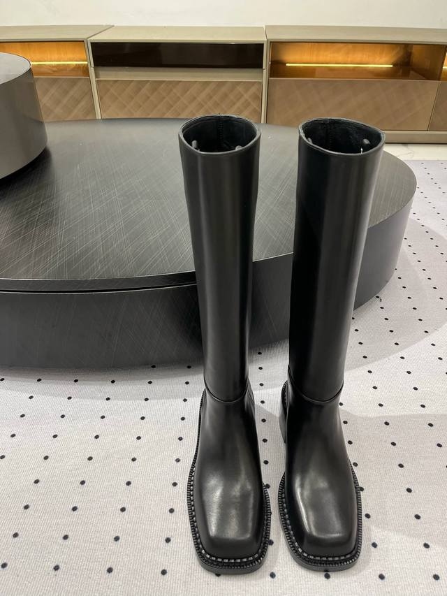 秋冬新品 面料胎小牛 内里羊皮 鞋底多层牛皮底 优雅风格 创造不一样的感觉 跟高 5 Cm 专柜包装 简约气质款式！ 市场顶级 Show Bdetails ⊿S