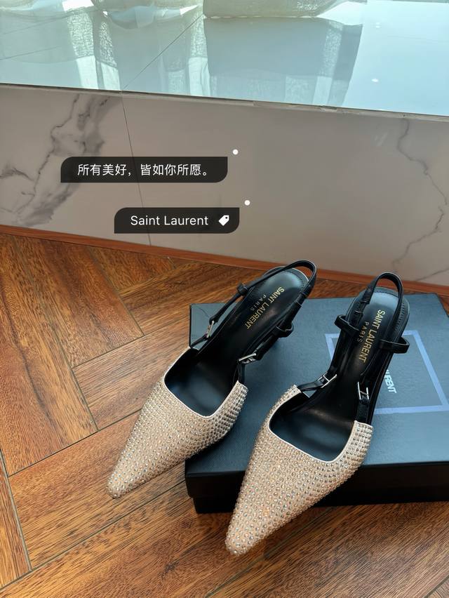 25春款 谁能拒绝Ysl高跟鞋，号称斩男神奇，你值得拥有 面料 真丝 内里 羊皮 鞋底 牛皮 优雅风格 创造不一样的感觉 跟高 7.5 Cm 专柜包装 简约气质