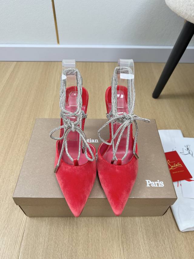 Christian Louboutin 2025 Cl家2025春夏新品 专柜最新爆款Cl红底鞋高跟尖头后空凉鞋系列 原版购入开发 做货 除了好看一无是处的高跟