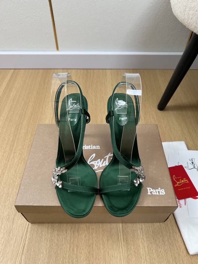 Christian Louboutin 2025 Cl家2025春夏新品 专柜最新爆款Cl红底鞋高跟凉鞋系列 原版购入开发 做货 除了好看一无是处的高跟鞋水钻高