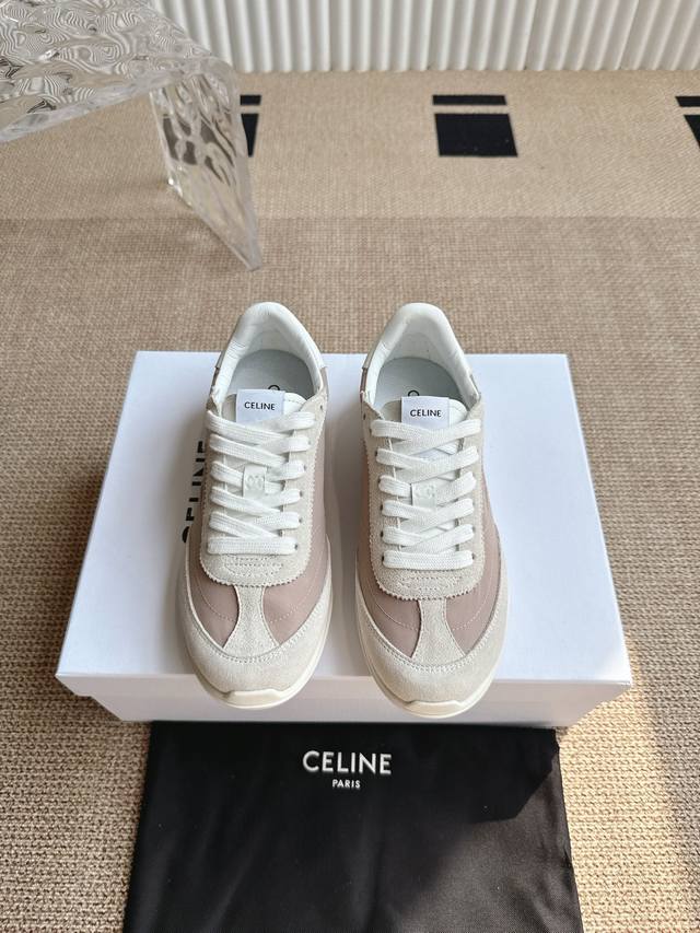 Celine 赛琳 Racer低帮运动鞋 这是充满街头感的一双鞋子，延续经典设计非常赞 这款鞋有它自己独特的设计，皮革鞋面非常好打理，显瘦独出心裁，别具一格，上