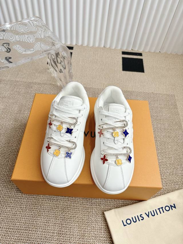 女 男 配饰加60 Louis Vuitton 路易威登Footint Soccer 运动鞋 顶级版本，Lv情侣同款球鞋 穿上就是时髦精 这款 Footint