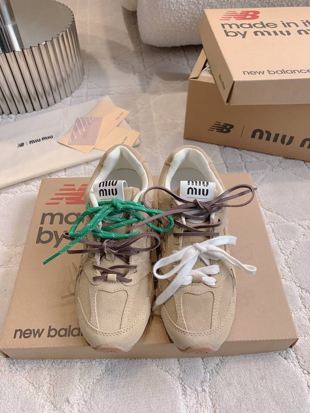 绒面 皮面 毛里加20 Miu X Newbalance 合作款运动鞋 新增内增高 上脚秒变大长腿 神来之鞋 上脚太好看啦 闭眼入 各种穿搭都能驾驭 配色好美